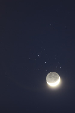 mstrkrftz:  Moon and Star Gazing the Pleiades