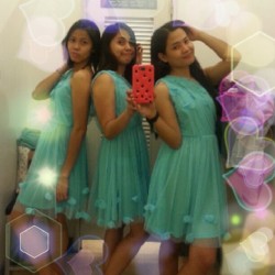 missladyna:  When doing crazy things, make sure to bring your friends with you. o(^^o)  #dress #aquablue #motif #wedding #tryingtofit #fittingroom #friendwedding #pose #emote #picture #pictorial #fun #happy #friends