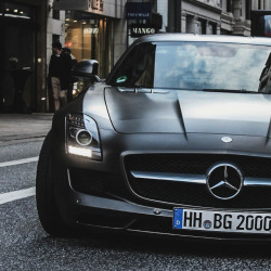 drivingbenzes:  Mercedes-Benz SLS AMG