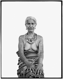 pupuplatter:  Jake Verzosa, Abo Nao Sicdawang (b. 1924), 2011, from The Last Tattooed Women of Kalinga. 