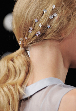wildbelles:  stopdropandvogue:  Dreamy flower bobby pins at Honor Spring/Summer 2014  more like this here x 