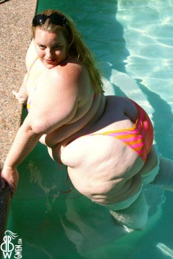 garyplv:  subtlefeeder:  Wish my wife looked this good in a bikini  √   Big bold BBWGwen in the pool  BBW Gwen 			42B [1] 			 			5'7&quot; 			370  /- 			 			167.8 kg 			BMI: 57.9
