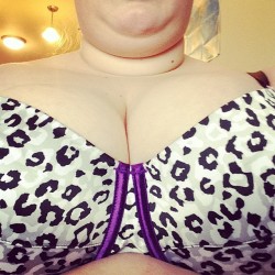 I&rsquo;m looking at her chin what are you looking at&hellip; Amanda/Foxy Roxxie 53-52-64 46D 5'4&quot; 400 lbs. 182 kg BMI 68.7  	 /- 
