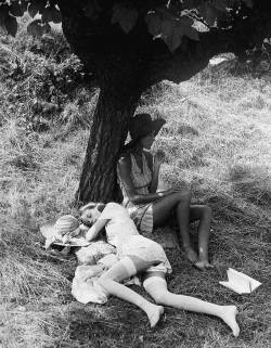funnybunnysgirl:  “Summerheat” Saint-Tropez, 1972, by David Hamilton 