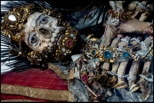 onii-chanithurts:  fuckyeahsexanddeath:  A relic hunter has lifted the lid on a macabre collection of 400-year-old jewel-encrusted skeletons unearthed in churches across Europe.  Art historian Paul Koudounaris hunted down and photographed dozens of grueso