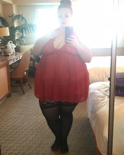 julieginger:  Hot outfit from earlier today! #sexyredhead #redlingerie #thighhighs #birthdaygift #birthdaygirl #vegas  (at Las Vegas Nevada)