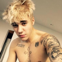 thejengalaxy:  justinbieber fits in blonde