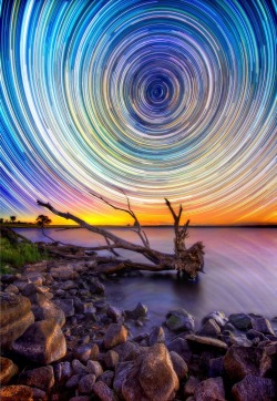 The world keeps turning (long exposure of star trails at Lake Eppalock, Australia)