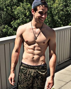xavier-dolan:  nunodesalles76: @albertorosende is the only guy I know who is all smiles after a #hardworkout !! He is a #beast !!
