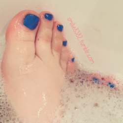 smilie8382:  It’s been a really long fucking day. And not fucking in the good way either!  Bubblishious toes  