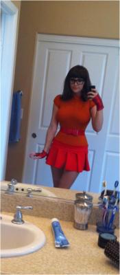 hotgeekshotnerds:  towritelesbiansonherarms:  cosplay-and-costumes:   Velma Cosplay       Always reblog Velma. Always.  ALWAYS!!