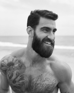 beardedbearbud:(via TumbleOn) Beard dude.