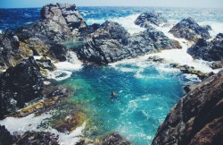 to-breathe-underwater:  Natural pool Aruba 