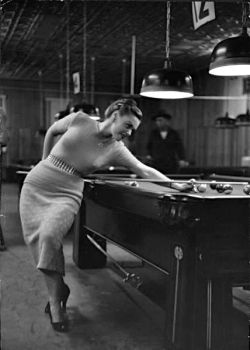 bellassweetembrace:  New York City pool hall 1951