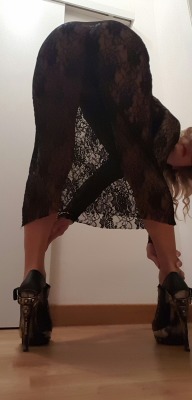 agathadevil:  La reine noir…#selfie #newrock #shoes #loveshoes #fetish #shoesaddicted #wickedweasel #micominimus #thong #feetfetishworld #dress #highheels #pumps #bside #miss #agathadevil #girl