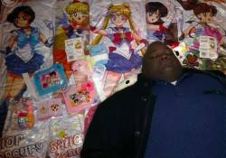 heisenbergsmethlab:  No but what if Huell was secretly a massive Sailor Moon fan?  Someone write that fan-fic! *He goes to pick Jesse’s pocket but puts down his moon stick*
