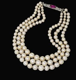 fawnvelveteen:  Bulgari. An important natural pearl necklace, circa 1925, composed of three graduated rows of natural saltwater pearls. Sold at auction for £1,069,875  - thejewelleryeditor.com 