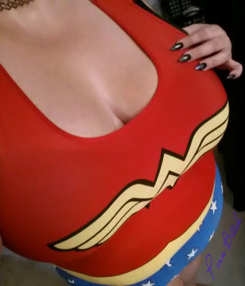 pixie-bitch75:  Got my Wonder Woman pjs on, now im ready to hit play… not sure if anyone is interested in a topless Wonder Woman set of pics…??? 