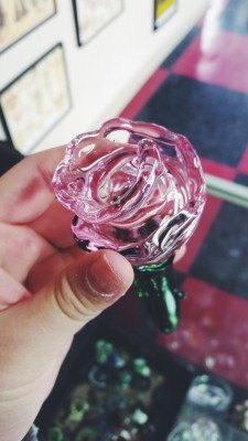 baddestsideofb:  Cute Valentines Day themed hand pipes that just came in. A rose and heel! Perfect for your princess. ~.~ 💋💕👠🌹👸 (excuse my acrylic nail aftermath lol..)