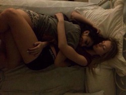 sheyearnsfortheocean:  where-the-wild-cats-are:This is literally how I wake up with my girlfriend in the morning 😍 I want this