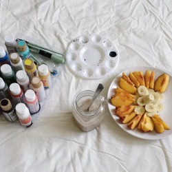 peachyvangogh:  Had a nice lil picnic in my room since it was 112 degrees outside 