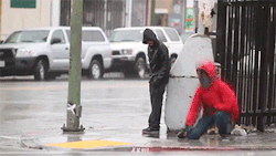 rolo0123:  queerfabulousmermaid:  sizvideos:  Dancing in the Rain Oakland Street - Video  here for it, gif, to watch later  I wish I could dance