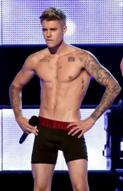 adventure704:  savvyifyanasty:  waistbandboy:  Justin Bieber strips down to his black Calvin Klein boxerbriefs on Sept 9th 2014 at Fashion Rocks show!! I flippin’ LOVE it!!  😉  his nudes need to leak i wanna see if it a pipe or a pussy down there