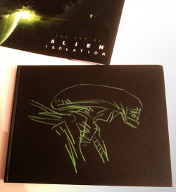 ringelrei:  OoohBought the Alien: Isolation artbook, I think I have to keep the dust cover off !