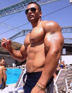 big-strong-tough:  Jantee Shaaban, Iraq  Monster Biceps 