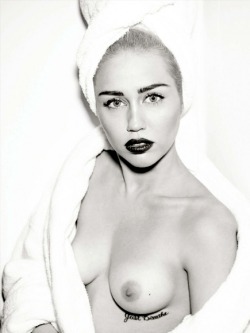  Miley Cyrus - nude in Vogue Magazine (March 2014) 