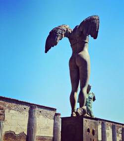 giuseppeciaramella:  #pompeii #scavi #mitoraj #exhibition #sculpture #art #architecture #archeology 
