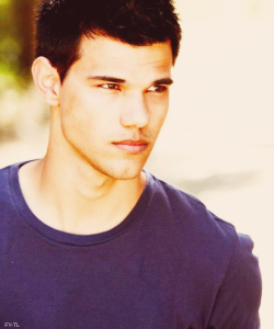 magnificent-men:  Taylor Lautner. 