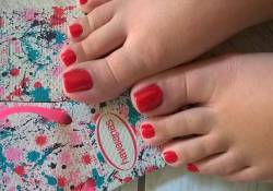 feeteverywhere:  @ellenfeet #footmodel #feetnation #prettyfeet #pedicure #lovefeet #nails #lovefeet #whitefeet #barefoot #pies #toes #prettytoes #feeteverywhere #pezinhos #perfectfeet #lovenails #prettynails #footlove #foot #feet #barefeet #pés #flipflops