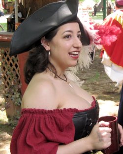 mywifeoryours:  Arrr! Wench! More ale! 