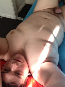 megabaerchen:  kabutocub:  kabutocub:  // Submitted by: gayblender Hot pic. ;) Thanks handsome.  Popular submission from a hot cub. UNF   Was für ein geiler Chubby!! Hammer