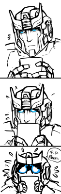 shibara:  Prowl. Prowl,no. Repeating ‘pretty’ several times it’s NOT an elegant pick-up strategy. Your battle computer is disappoint, son. Comic showing the majestic Autobot SiC, taken from the fic  ’Playing the long odds’ by Bibliotecaria_D.