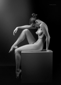 digger-one:  fineartnudecollection:  bigboydownunder:  Follow me on - bigboydownunder.tumblr.com - for more classy nudes  http://fineartnude.pics  Beautiful female body 