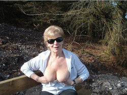xratedgrannies:  Hookup with an older lady