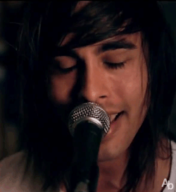 justpiercetheveilalready:  j4cklikes2flyn4ked:  justinhiills:  ofmice-sws:  s00tball:  captainkellic:  oh God  oh my fuck.  OHMYGOD  oh man he is so pretty i need to lay down i can’t  wow i seriously cant deal with him &amp; his perfect face  this shit