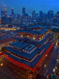 touchdisky:  Buddha Tooth Relic Temple, Chinatown
