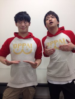 go7-made:  2tonsea:  fuku-shuu:  Seiyuu duo Ishikawa Kaito (Genos) and Furukawa Makoto (Saitama) show off their own “oppai” shirts, because why not?    this is fine 