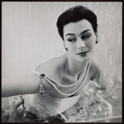 diamondsinthelibrary:  Anne Gunning for Cartier