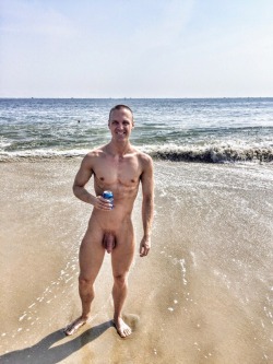 topherdrewxxx:  Headed to Sandy Hook tomorrow morning, 6/11!  It’ll be 93 degrees and sunny! Bringing along booze, weed, and my freshly shaved balls. 💯@topherdrewxxx