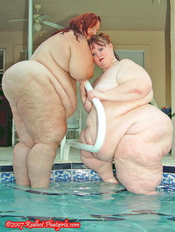 playhard170:conan77fa:  jorgelovebbw:freak-for-ssbbw:  What i wouldnt give to be with these two huge super massive sexy ssbbw  hummmm Yummi - ♥  http://www.tumblr.com/blog/conan77fahttp://ssbbw-world.over-blog.com  Beautifull
