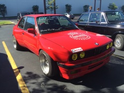 bim16:  e30 with the craziest widebody I’ve ever seen… These cars came with 205 rear tires from the factory, and this thing has 315′s on the back!! 