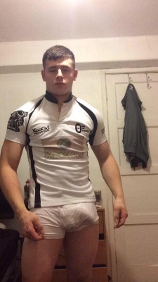 turkishlad:  fit fucker ready to show off who the boss is 😍