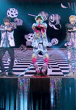 Sex littleshinee:  121228 Taemin rip his pants pictures
