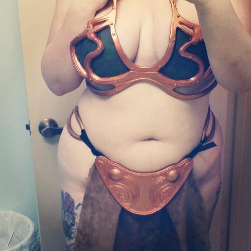 kadaver:  Oh snap guys, its actually happening. I have a lot of things left to do but i believe in myself to get it done! #chubbybunny #chubbyfashion #chubbycosplay #fatchickscosplaytoo #noshamejustlove #slaveleia #starwars #personal #cosplay