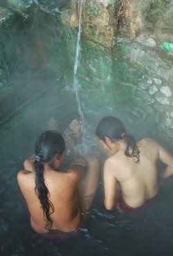 soakingspirit:  Hot soaks of the Himalaya: Nujiang.  Just another photo from many concerning the Nujiang’s (Yunnan, China) natural hot springs. Source  