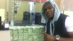 yunggangsta:  If youre having a bad day remember Floyd Mayweather bet บ.4 Mil on Denver Broncos to win the SuperBowl.